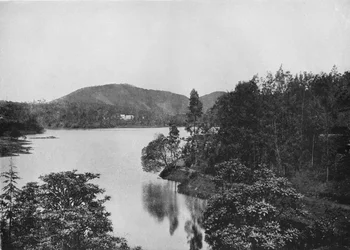 Et hjørne af Nuwara Eliya-søen, c1890, 1910