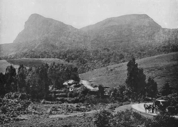 På vej til Hakgalla. Hakgalla Rock in the Distance, c1890, 1910