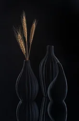 Elegant mørk stilleben