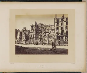 Rue Royale (hjørnet ved Faubourg Saint-Honoré), sat i brand den 24. maj 1871.