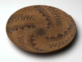 Agernmel sigtebakke, ca. 1860-1909 (ahorn, redbud bark & pil)