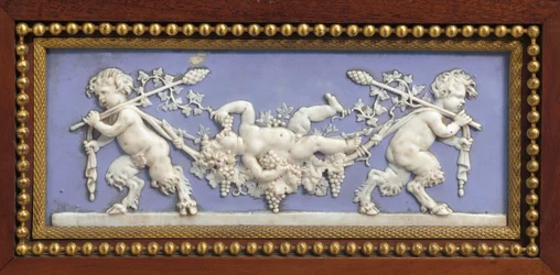 Panel fra en Napoleon III-konsol, som Jacob, af Maison Millet, Paris, ca. 1865 (ormolu-monteret jaspistøj, mahogni og marquetry) (detalje fra 362841)