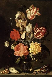 Blandede Blomster paa en Afsats med Skaller og en Flue