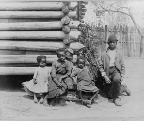 Afroamerikansk mand med børn nær Thomasville, Georgia