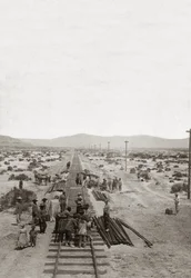 Byggeri i 1869 af Central Pacific Railways - Nevada - Arbejdere, der byggede jernbanelinjerne i Central Pacific Company for at bygge den første nordamerikanske transkontinentale jernbane. (Central Pacific Railroad selskab)
