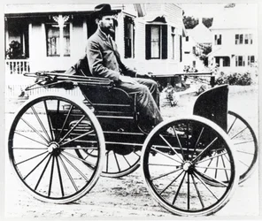 Første amerikanske bil, designet og bygget af Charles og Frank Duryea