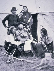 General George A. Custer (1839-76) med sine indiske spejdere under Yellowstone-ekspeditionen i 1873