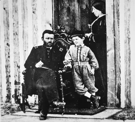 General Grant med sin kone Julia Dent og deres søn Frederick Dent Grant, på City Point (s/h foto)
