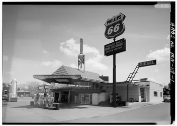 Lindholm Oil Company Service Station, Cloquet, Minnesota (s/h-billede)