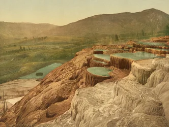 Pulpit Terraces set ovenfra, Yellowstone Nationalpark, omkring 1898
