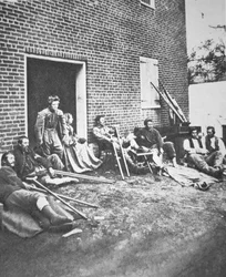 Sårede soldater efter slaget ved Chancellorsville, maj 1863 (s/h foto)