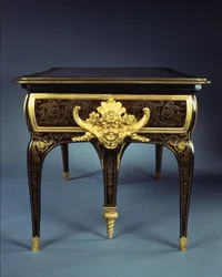 Louis XIV bureau plat (ormolu, messing, skildpadde og ibenholt) (se også 1209563)