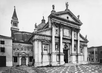 Udsigt over kirkens facade, 1566-80