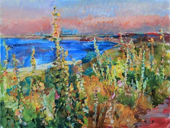 Solnedgang over blomster ved kysten