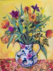 Kande med forårsblomster på gul grund