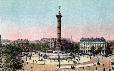 Paris: udsigt over julisøjlen på Place de la Bastille. Fotografi af 1920 i "" Kunstnerisk Album"" af byen Paris. Privat samling.