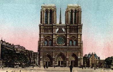 Paris: udsigt over facaden af Cathedrale Notre Dame (Notre-Dame). Gotisk arkitektur. Fotografi af 1920 i "" Kunstnerisk Album"" af byen Paris. Privat samling.