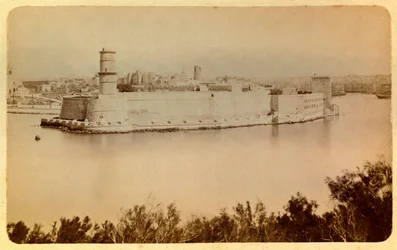 Byen Marseille og dens omgivelser omkring 1885 -1890: Fort Saint Jean, udsigt taget fra Pharo, privat samling