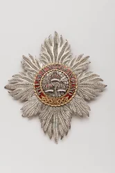 Storbritannien - Order of the Bath: Ridderplade tilhørende George IV (1762-1830), Regent, dengang konge af England (1820-1830) - Fremstillet af Rundell, Bridge & Rundell, London - 1813 - Guld, sølv, diamanter og emaljer - H 11,9 cm; b 10,6 cm; vægt:
