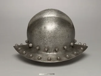 Krigshat eller kedelhat, ca. 1475-1500 (stål)