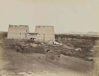 Edfu, udsigt over Pylon og Village