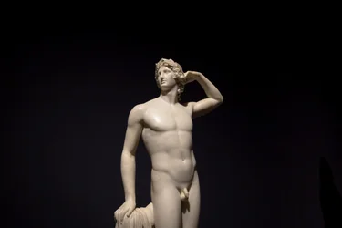 MILAN, ITALIEN - juni 2020: den antikke skulptur Apollo Crowing Himself - 1782 - Ant..., 2019 (foto)