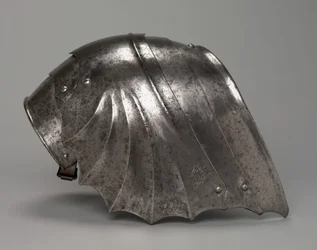 Gotisk vifteformet pauldron, ca. 1485-1500 (stål)