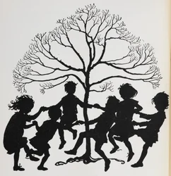 Silhuet af børn, der danser omkring et træ.