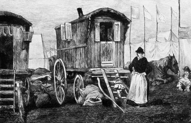 Sigøjnerlejr med deres hestetrukne campingvogn