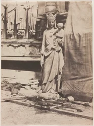 Statue af Jomfruen, Notre Dame de Paris