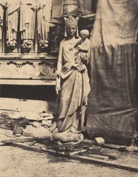 Jomfru og barn skulptureret af Geoffroy-Dechaume, byggepladsen for Notre-Dame-katedralen..., ca. 1854.