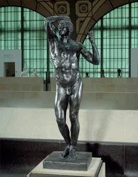 Den frække bronzeskulptur af Auguste Rodin (1840-1917) Dim. 178 x 59 x 61,5 cm. Efter 1877. Musee d