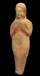 Figur af nøgen kvinde. Terrakotta, Babylon, 2. årtusinde f.Kr. Musée de la Castre, Cannes.