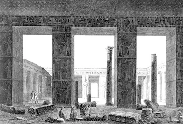 Indvendigt billede af paladsets peristyl, Medynet-Abon, Theben, plade 14 fra bind II af `Descriptions of Egypt`, indgraveret af Reville, pub. under Napoleons ordre