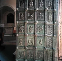 Døre fra facaden (bronze)