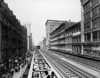 Forhøjede spor nær Adams Street station, Chicago, Illinois, USA, ca. 1900 (s/h-foto)
