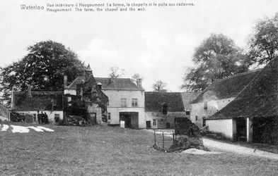 Farm of Hougoumont, et vigtigt strategisk sted for Wellington under slaget ved Waterloo, erindringspostkort, ca. 1912 (photolitho)