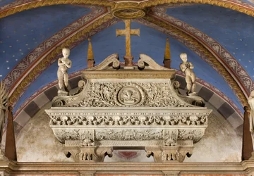 Krypten, Ark af de hellige Marcellinus og Peter Exorcist, Sarkofag med statuer af St. Marcelino og St. Peter Exorcist, Benedetto Briosco 1506-08