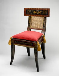 En af et par sidestole, ca. 1808 (gul poppel, eg, ahorn, hvid fyr og stok)