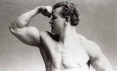 Fotografisk portræt i studiet af den tyske bodybuilder Eugen Sandow