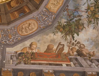Dam, musiker og amoriner på balkonen, detaljer fra loftfresco, af Garofalo (1481-1559), Skatkammer, Ludovico il Moro Palace eller Costabili Palace, Ferrara, Italien