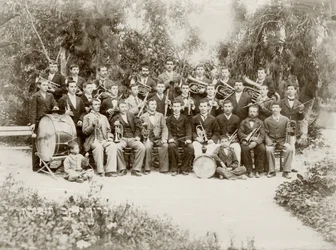 Gruppefotografering af orkestret i Zichron Yaacov, ca. 1898-1900