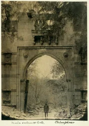 Hovedindgangsport, Champaner, ca. 1875 (s/h-foto)