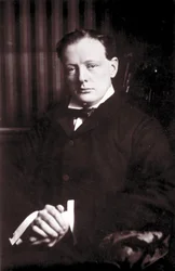 Portræt af Sir Winston Leonard Spencer Churchill (1874 - 1965), britisk politiker.