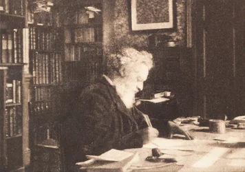 William Morris i hans bibliotek i Kelmscott House, Hammersmith
