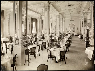 En spisestue på Robert Treat Hotel, Newark, New Jersey, 1916 (sølv gelatinetryk)