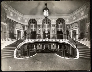 Dobbelt trappe på Ritz-Carlton Hotel, 1913 (sølv gelatinetryk)