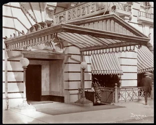 Indgangen til Hotel Broztell, 3 East 27th Street, New York, 1906 (sølv gelatinetryk)