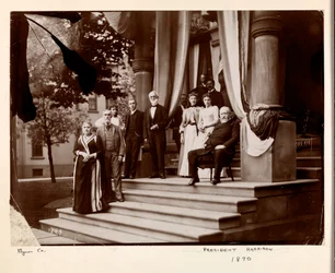 Præsident Benjamin Harrison og gruppe, 1890 (sølv gelatinetryk)
