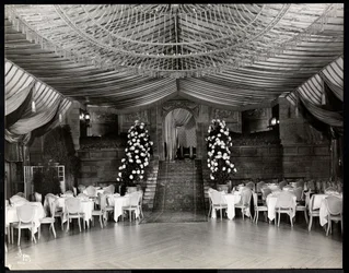 Receptionslokale på Ritz-Carlton Hotel, 1915 eller 1916 (sølv gelatinetryk)
